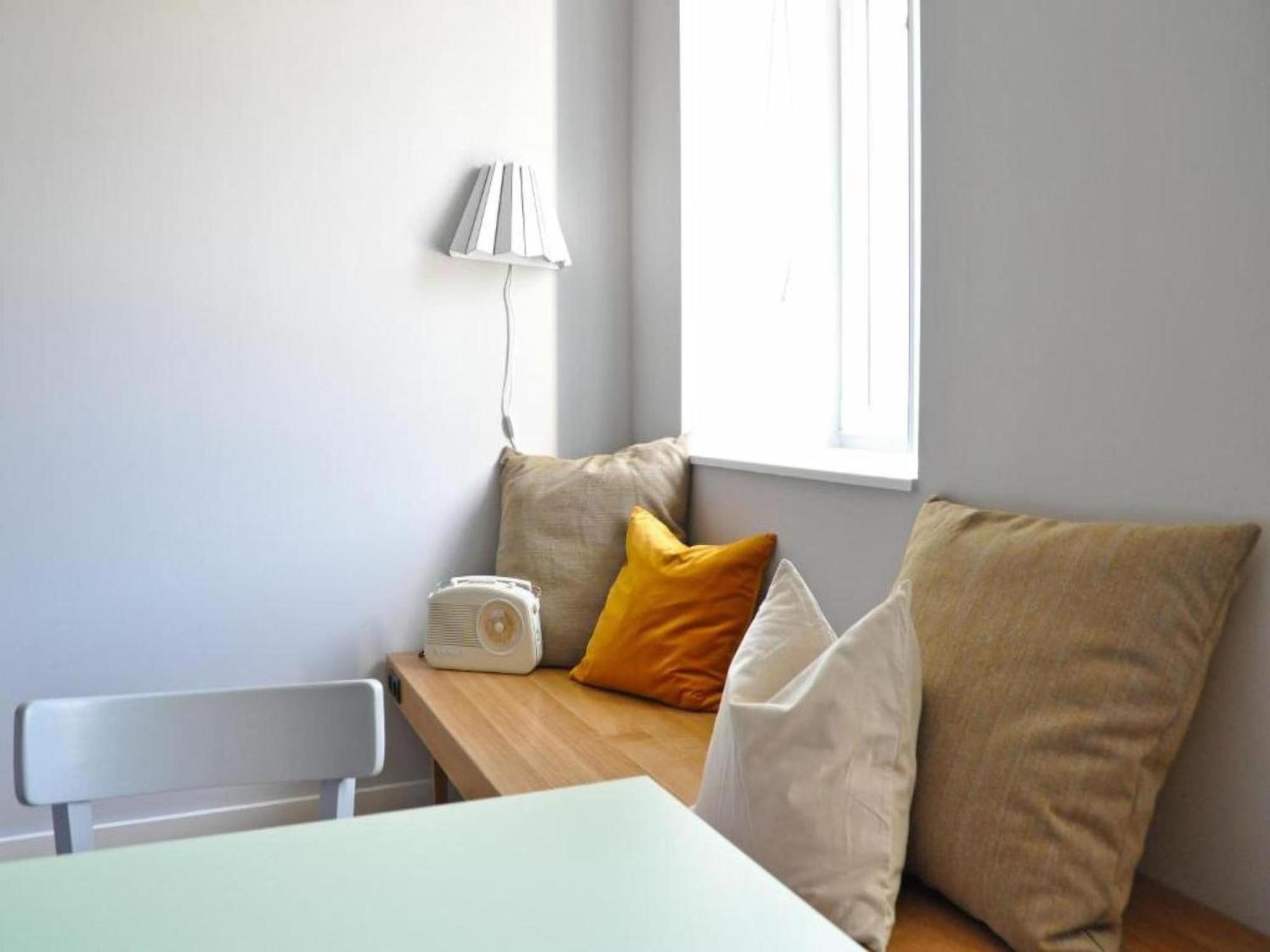 Urbanauts In Apartment *